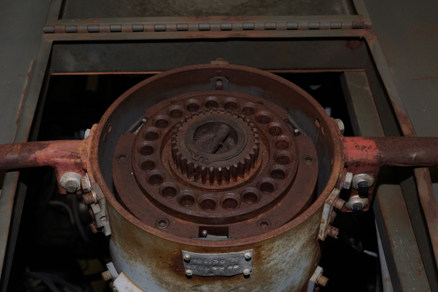 Vertical starting shaft on the SR-71 AG-330 Start Cart at the Air Zoo.