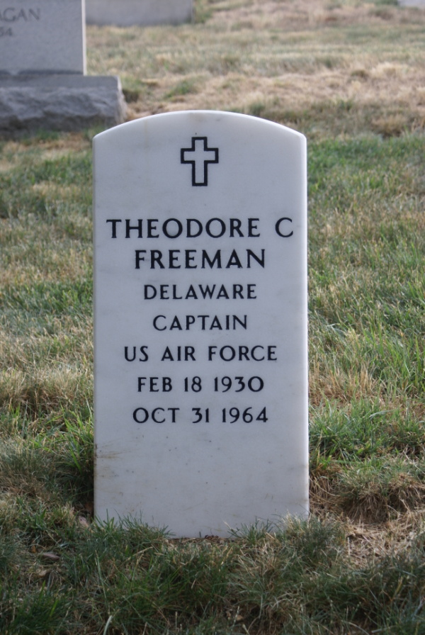 Grave of Ted Freeman at Arlington National Cemetery