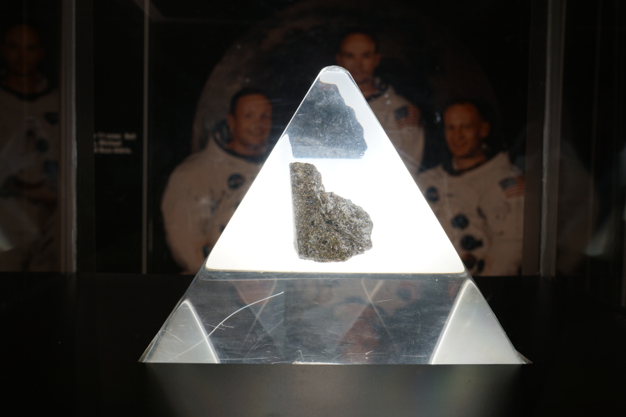 Apollo 15 moon rock 15058,192 at Celebrating Apollo