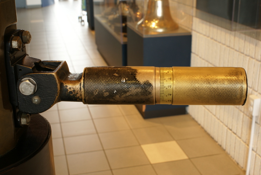 Training handle on Periscope at Wisconsin Maritime Museum