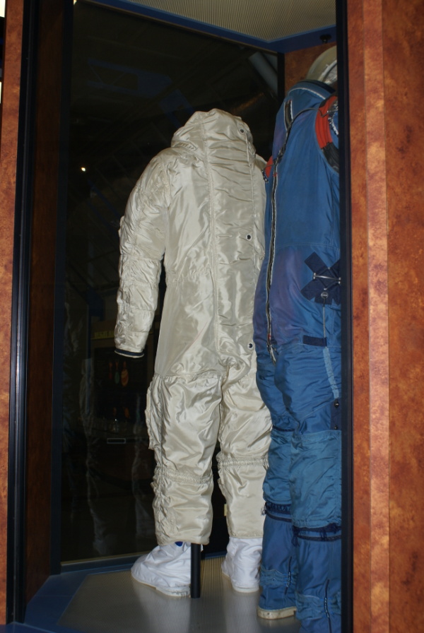 Apollo A7L Suit integrated thermal micrometeoroid garment (ITMG) at Franklin Institute