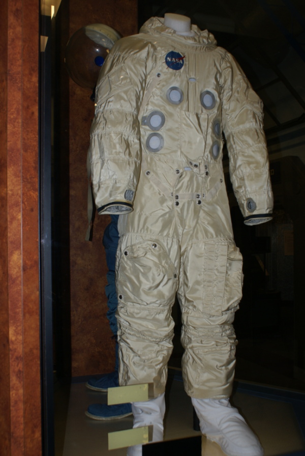 Apollo A7L Suit integrated thermal micrometeoroid garment (ITMG) at Franklin Institute