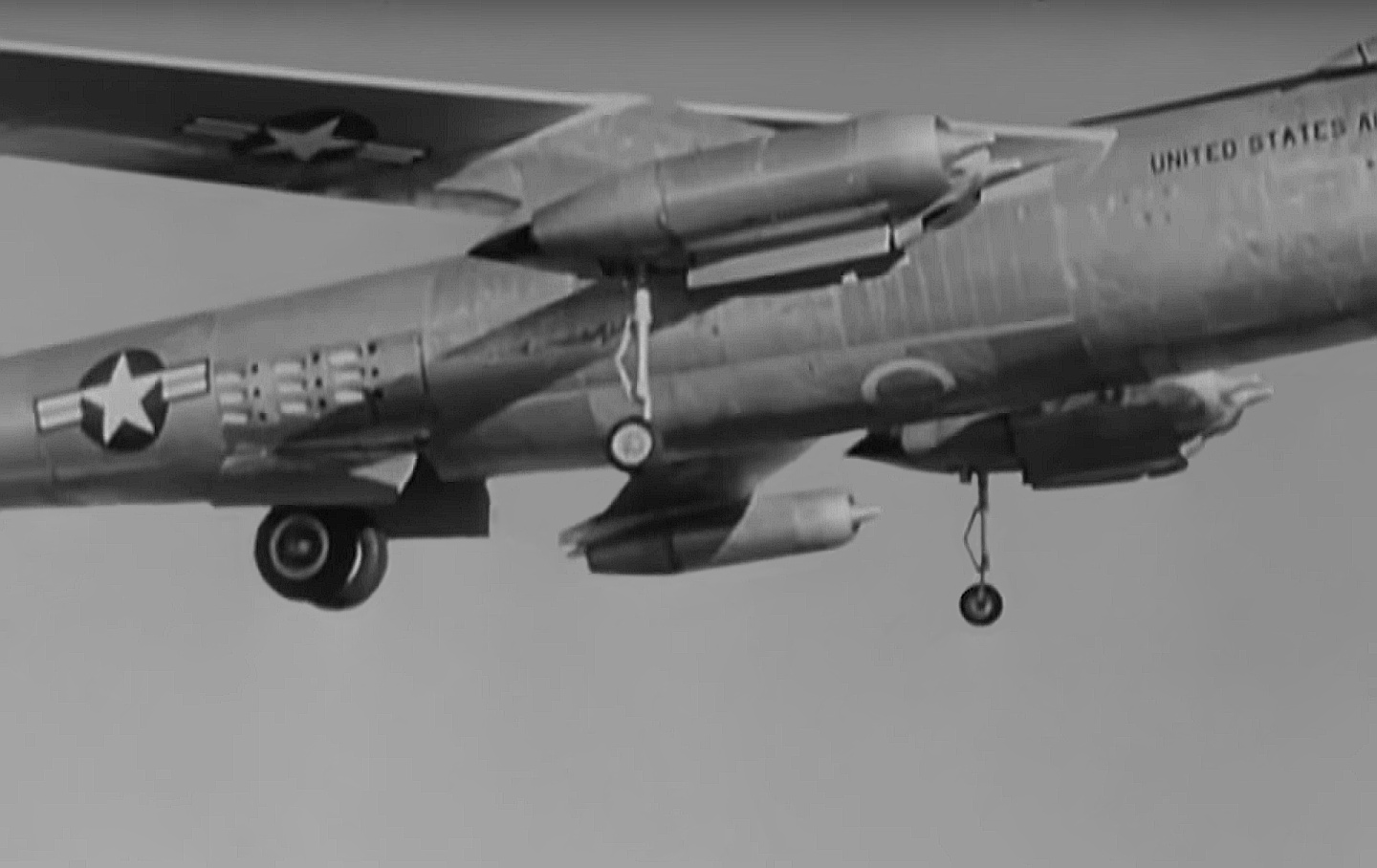 BOEING B-47 Dramatic Mid Air PHOTO 
