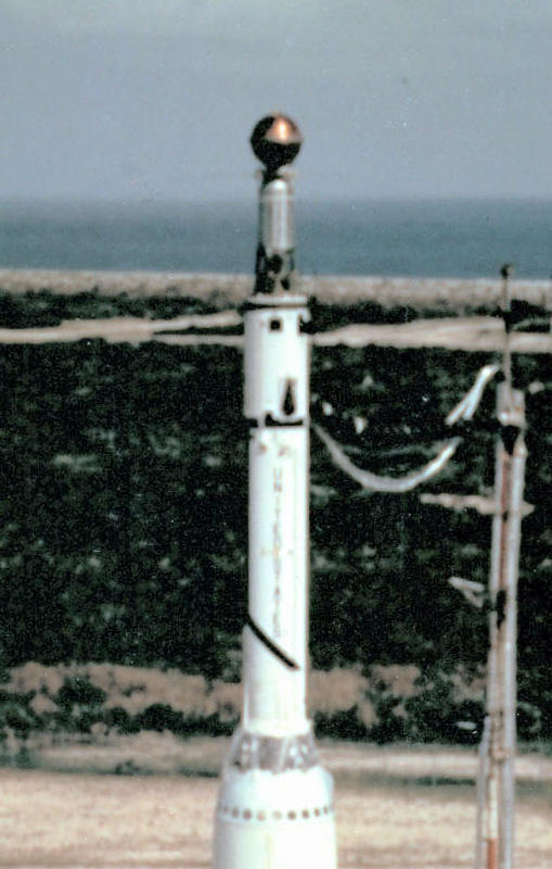 crop of NASA photo 61C-1004 Echo 1 on Thor-Delta launch vehicle