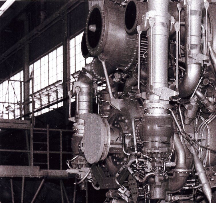 F-1 engine externally tied high-pressure fuel lox oxidizer ducts