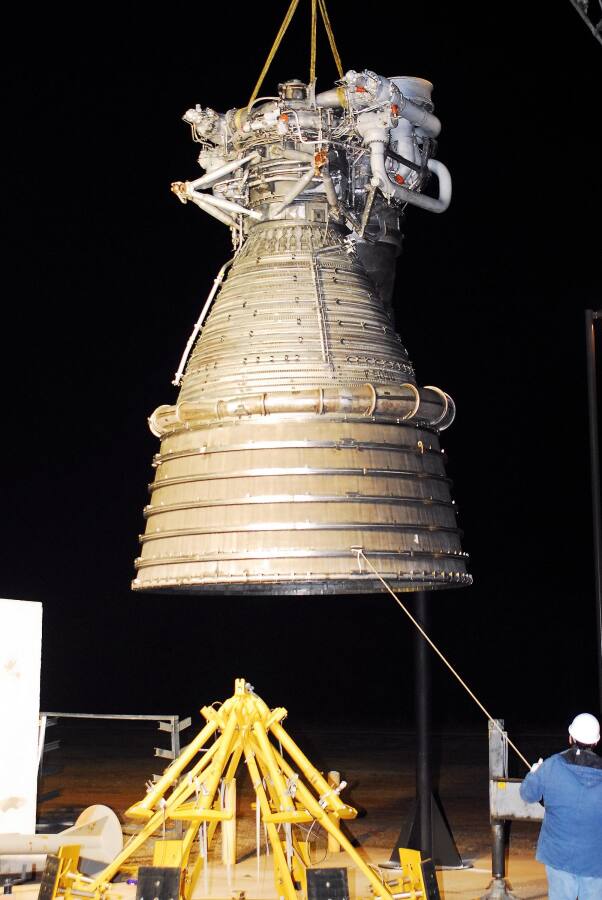 Lifting the F-1 rocket engine onto its throat support during F-5036 Fit Test (March 6, 2008) at Marshall Space Flight Center Engine Displays