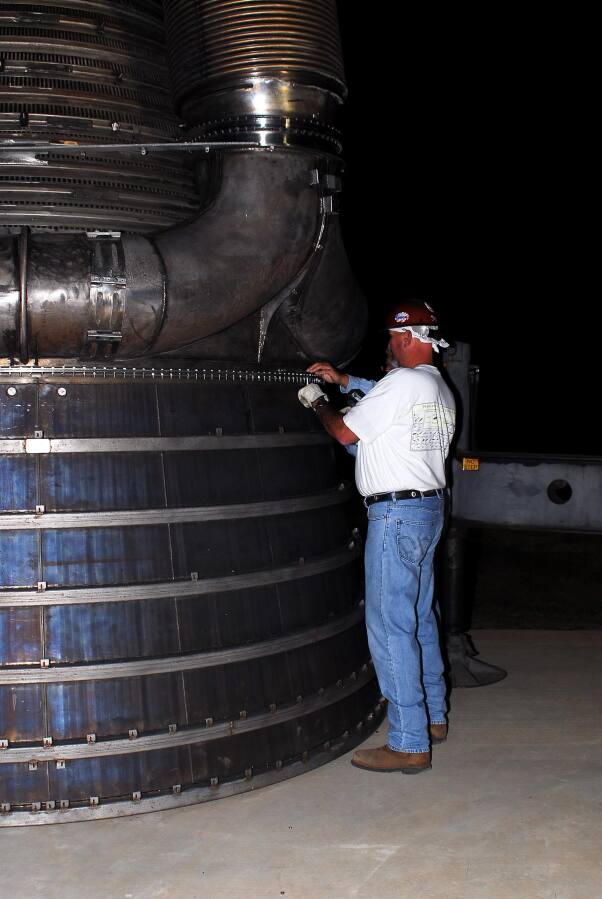 F-4023 Installation at Building 4205 (October 21, 2009) at Marshall Space Flight Center Engine Displays