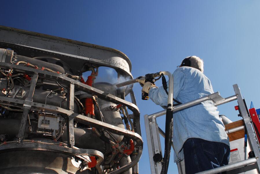 Prepping F-1 Engines (October/November 2007) at Marshall Space Flight Center Engine Displays