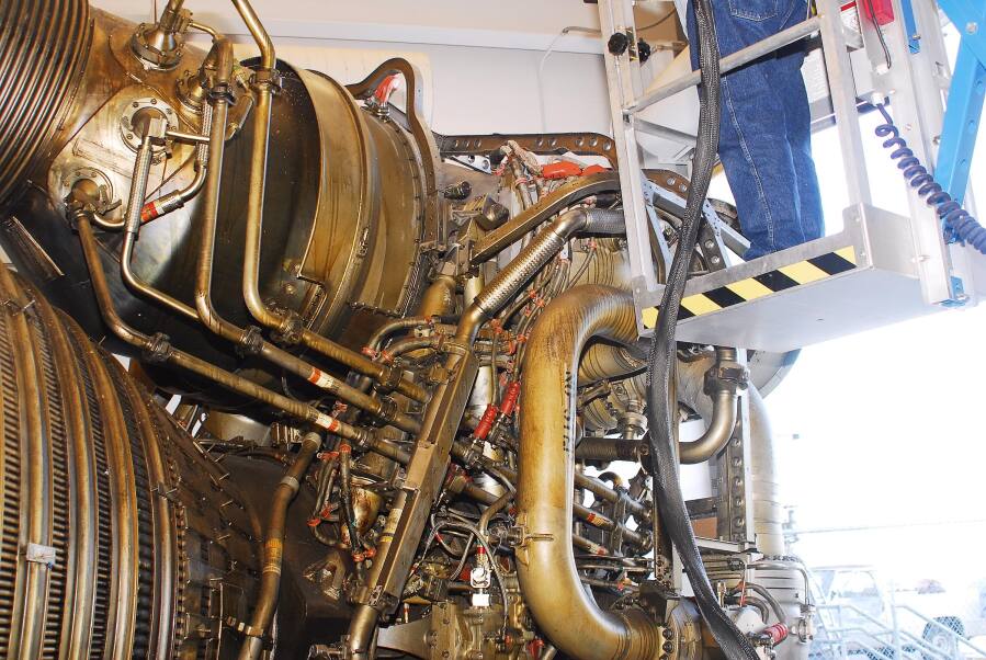 Prepping F-1 Engines (October/November 2007) at Marshall Space Flight Center Engine Displays