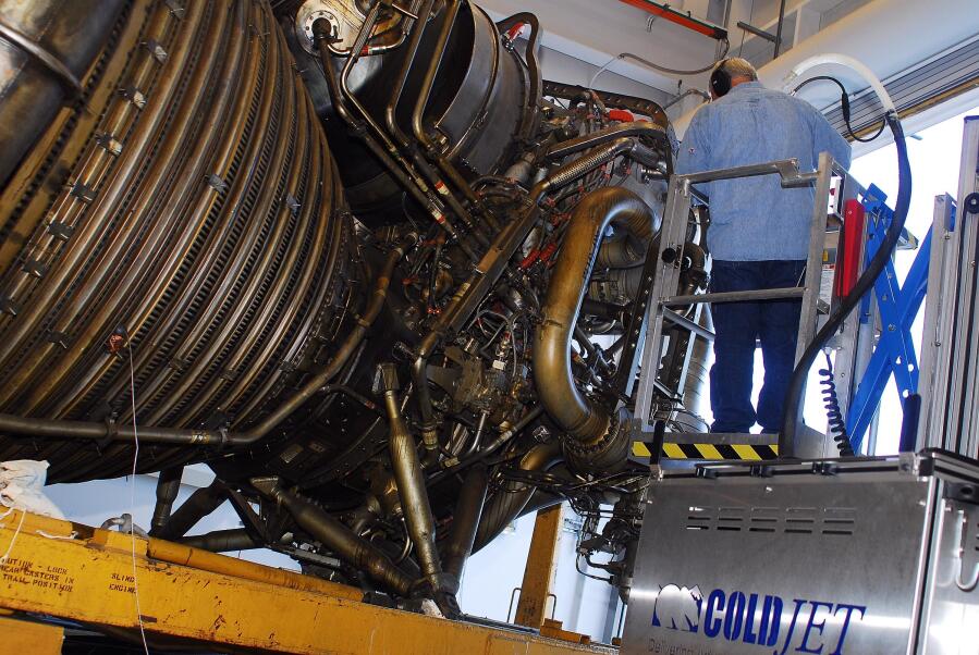 Prepping F-1 Engines (October/November 2007) at Marshall Space Flight Center Engine Displays