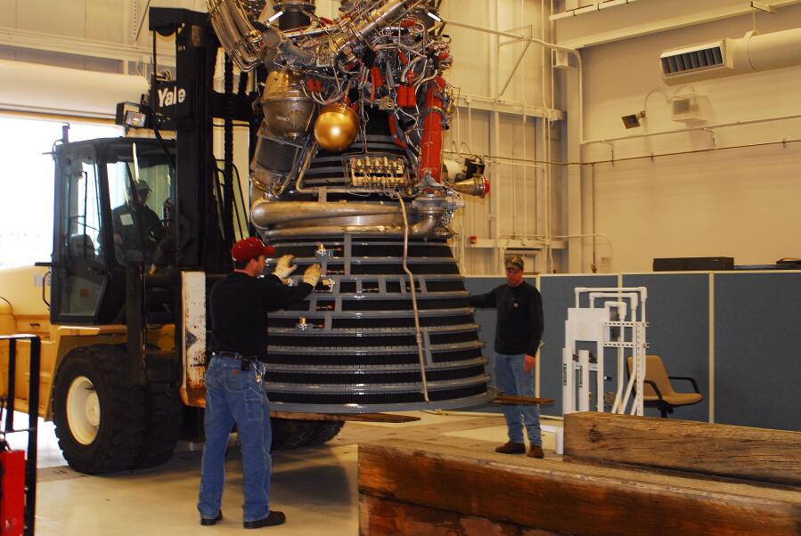 Repositioning the J-2 rocket engine during Building 4200 J-2 Engine Prep (Nov 2007-Jan 2008) at Marshall Space Flight Center Engine Displays