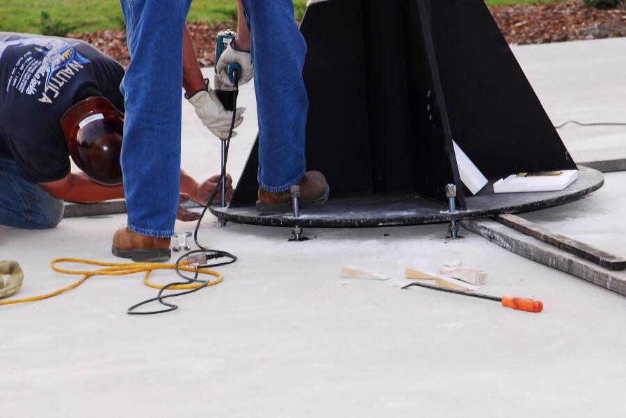 Building 4200 Engines Throat Support Installation (April 8, 2008) at Marshall Space Flight Center Engine Displays