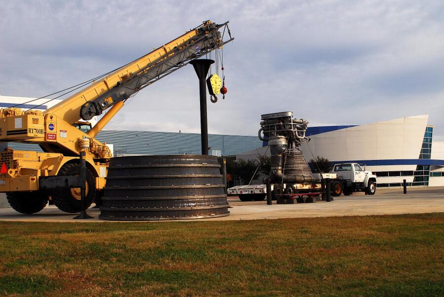 Positioning the F-1 rocket engine thrust chamber by the crane during F-4023 Installation at Building 4205 (October 21, 2009) at Marshall Space Flight Center Engine Displays