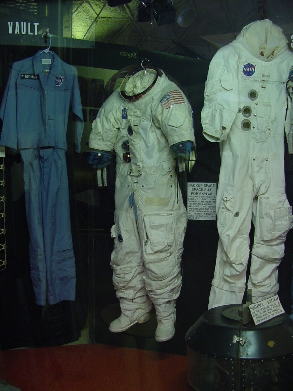 Alan Bean's ASTP A7L Suit and Ken Mattingly's Apollo 13 integrated thermal and micrometeoroid garment (ITMG) at Michigan Space and Science Center