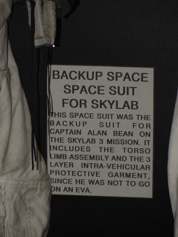 The sign for Alan Bean's ASTP A7L Suit at Michigan Space and Science Center