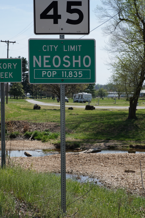 Neosho City Limit sign in Neosho, Missouri