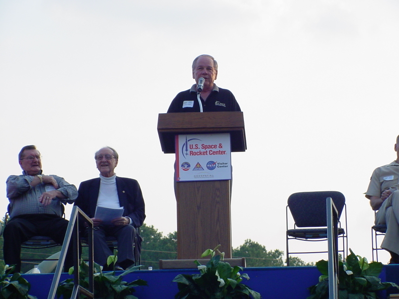 Larry Capps speaking at the Third Annual Saturn/Apollo Reunion (2006) at the U.S. Space & Rocket Center.