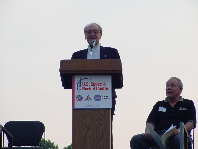Dr. George Mueller speaking at the Third Annual Saturn/Apollo Reunion (2006) at the U.S. Space & Rocket Center.
