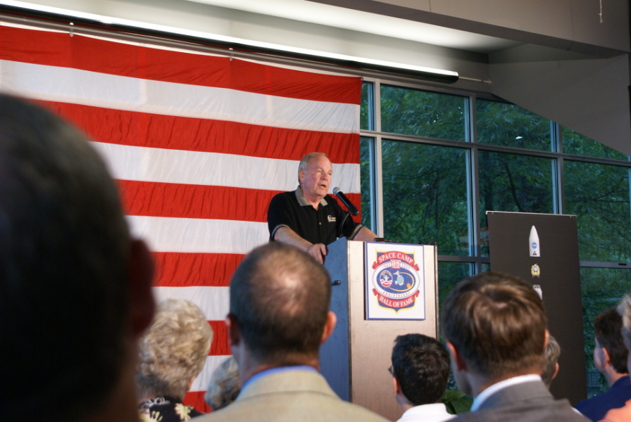 Larry Capps speaking at the Fourth Annual Saturn/Apollo Reunion (2007) at the U.S. Space and Rocket Center.