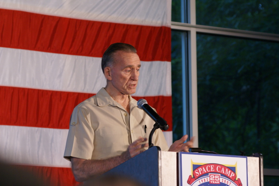 Walt Cunningham speaking at the Fourth Annual Saturn/Apollo Reunion (2007) at the U.S. Space and Rocket Center.