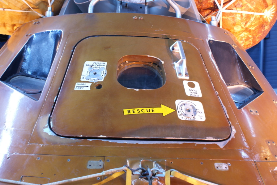 Hatch on Apollo Boilerplate BP-1102A at Udvar-Hazy Center