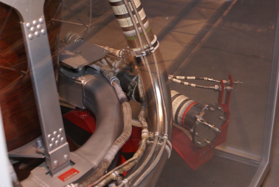 Service Propulsion System (SPS) Engine oxidizer and fuel lines at Udvar-Hazy Center
